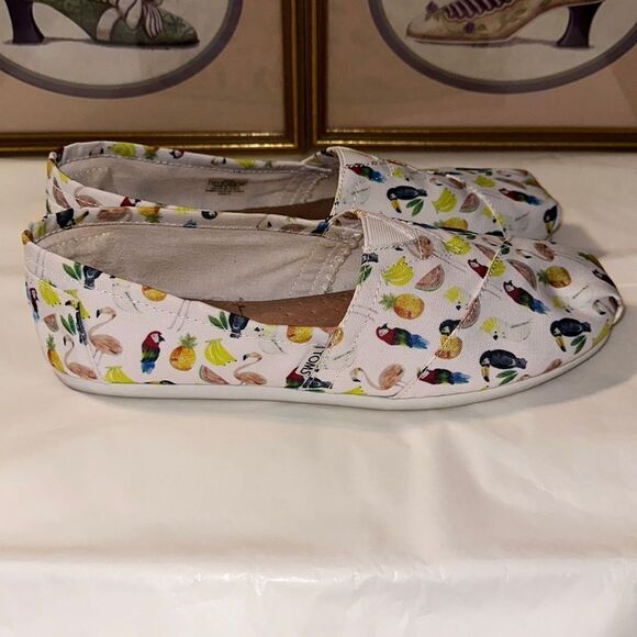 TOMS 11 White Multi Tropical Toucan Flamingo Fruit Canvas Slip On Flats - Picture 2 of 11